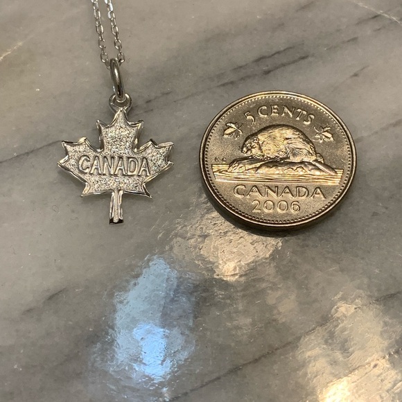 ๐จ๐ฆ Sterling Silver .925 Canada Maple Leaf Pendant Necklace 16โ - Picture 3 of 5